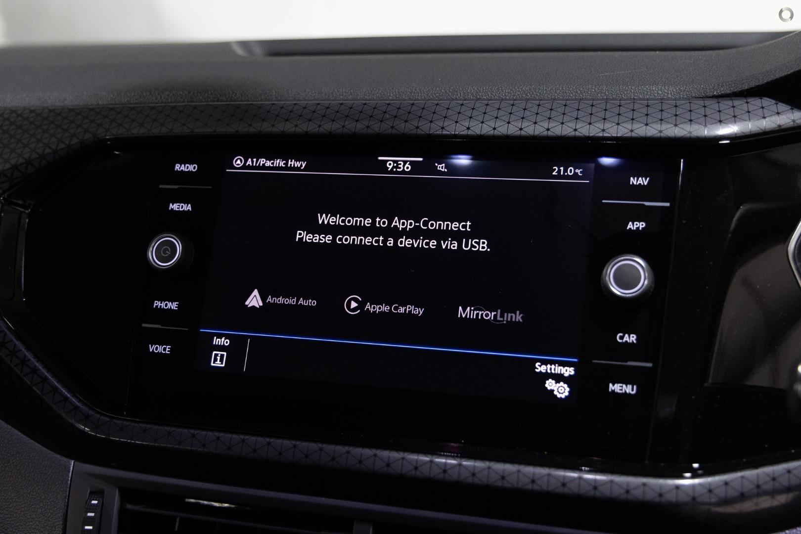 Volkswagen T-cross image 3