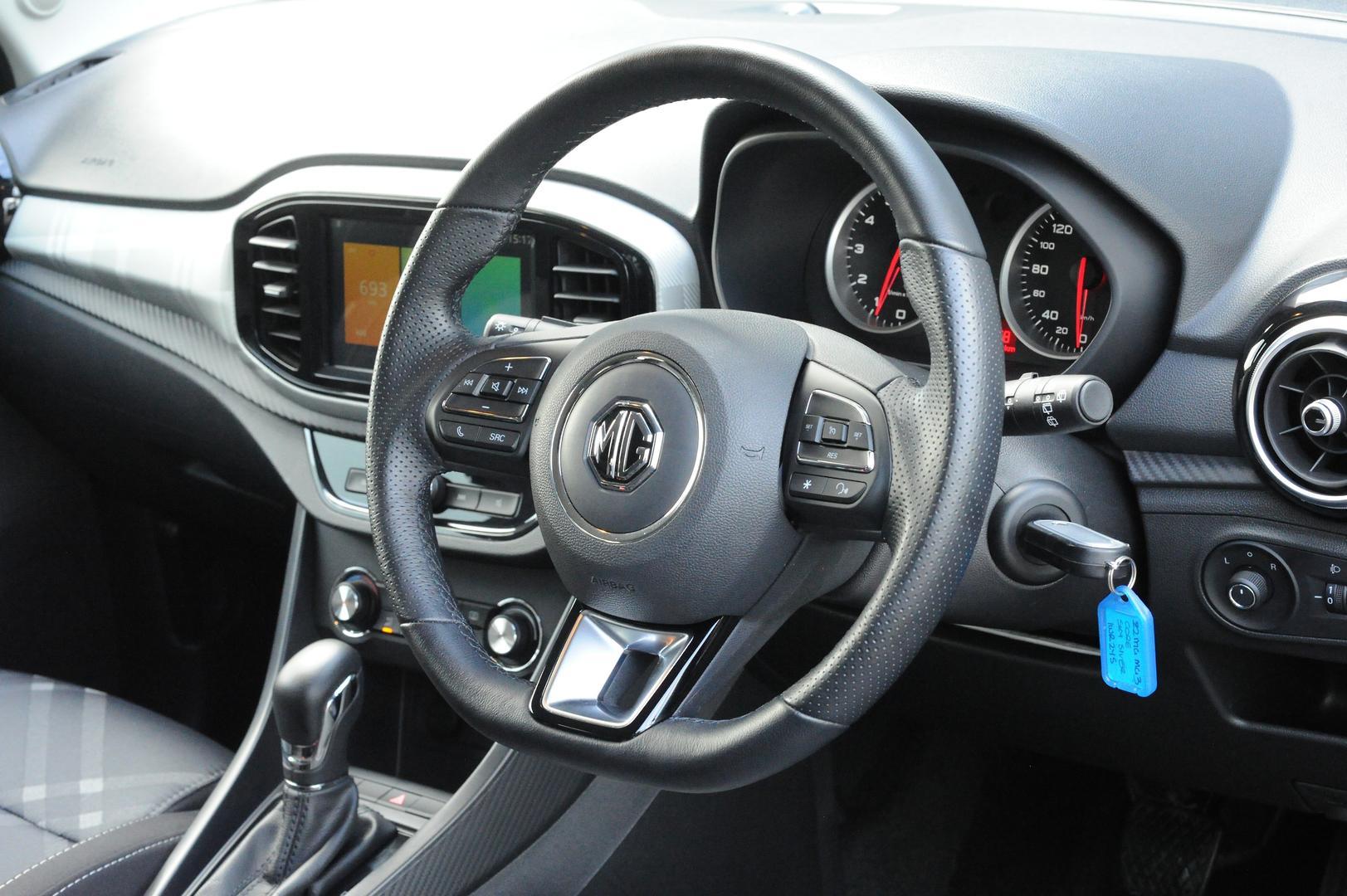 MG Mg3 image 2