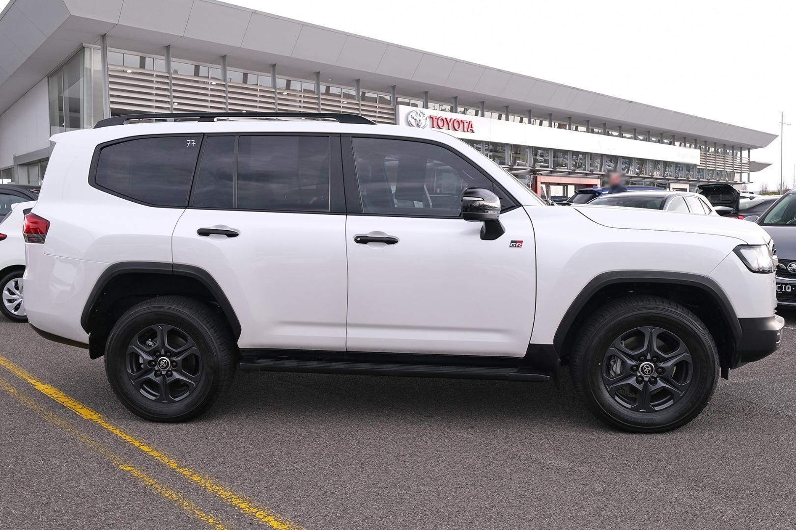 Toyota Landcruiser image 2
