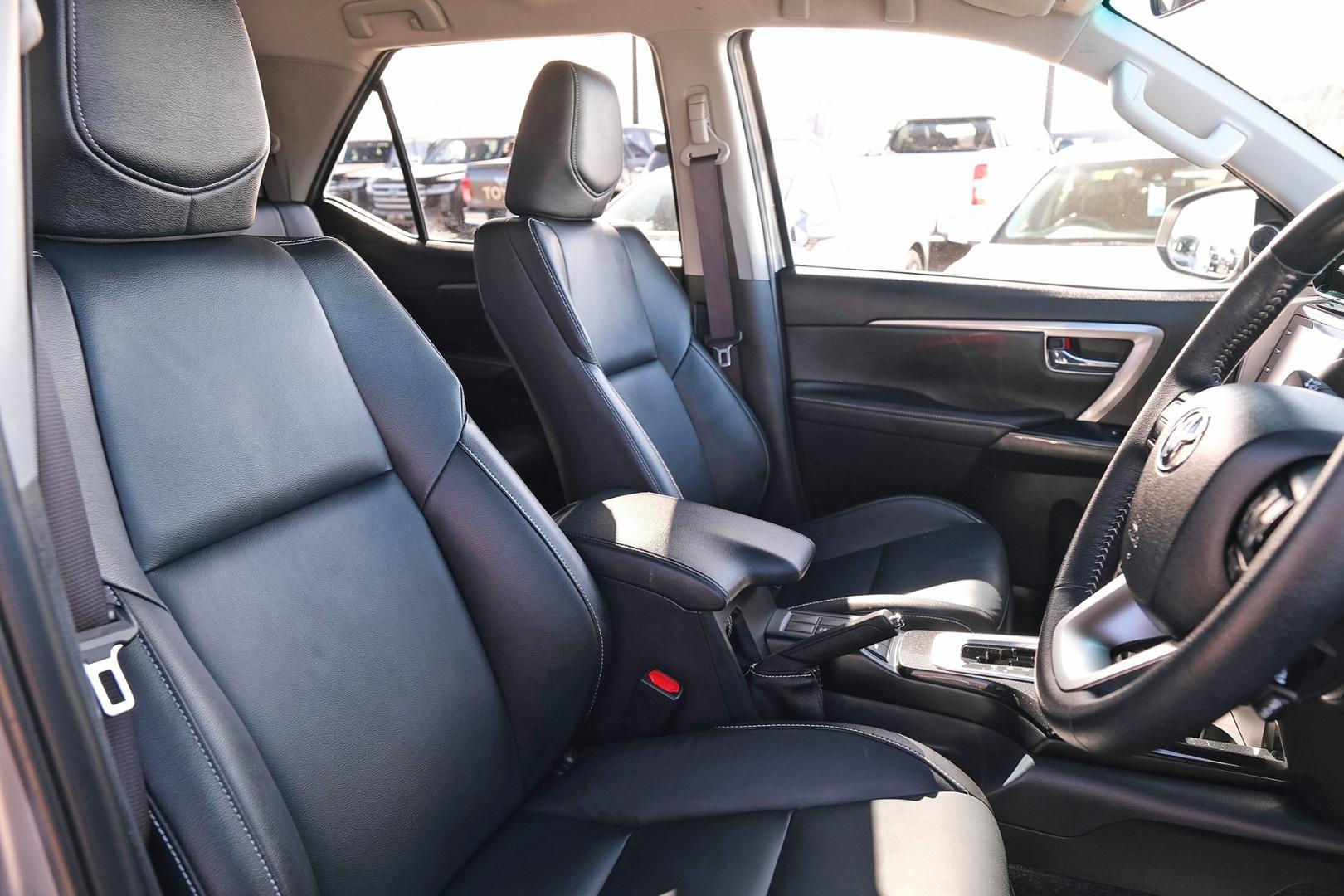 Toyota Fortuner image 3