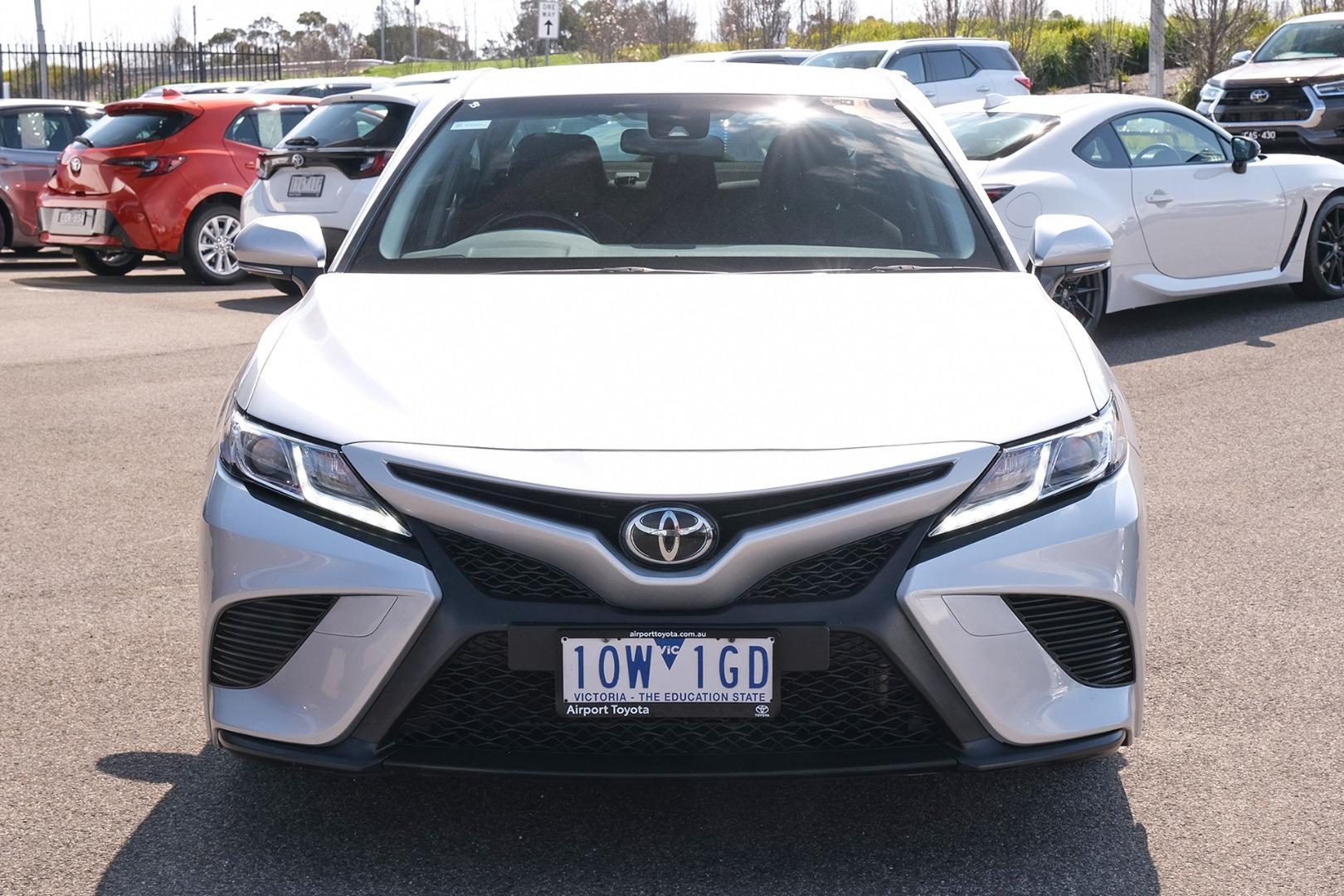 Toyota Camry image 4