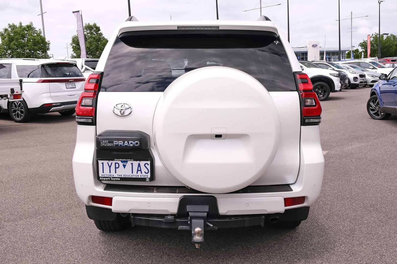 Toyota Landcruiser Prado image 4