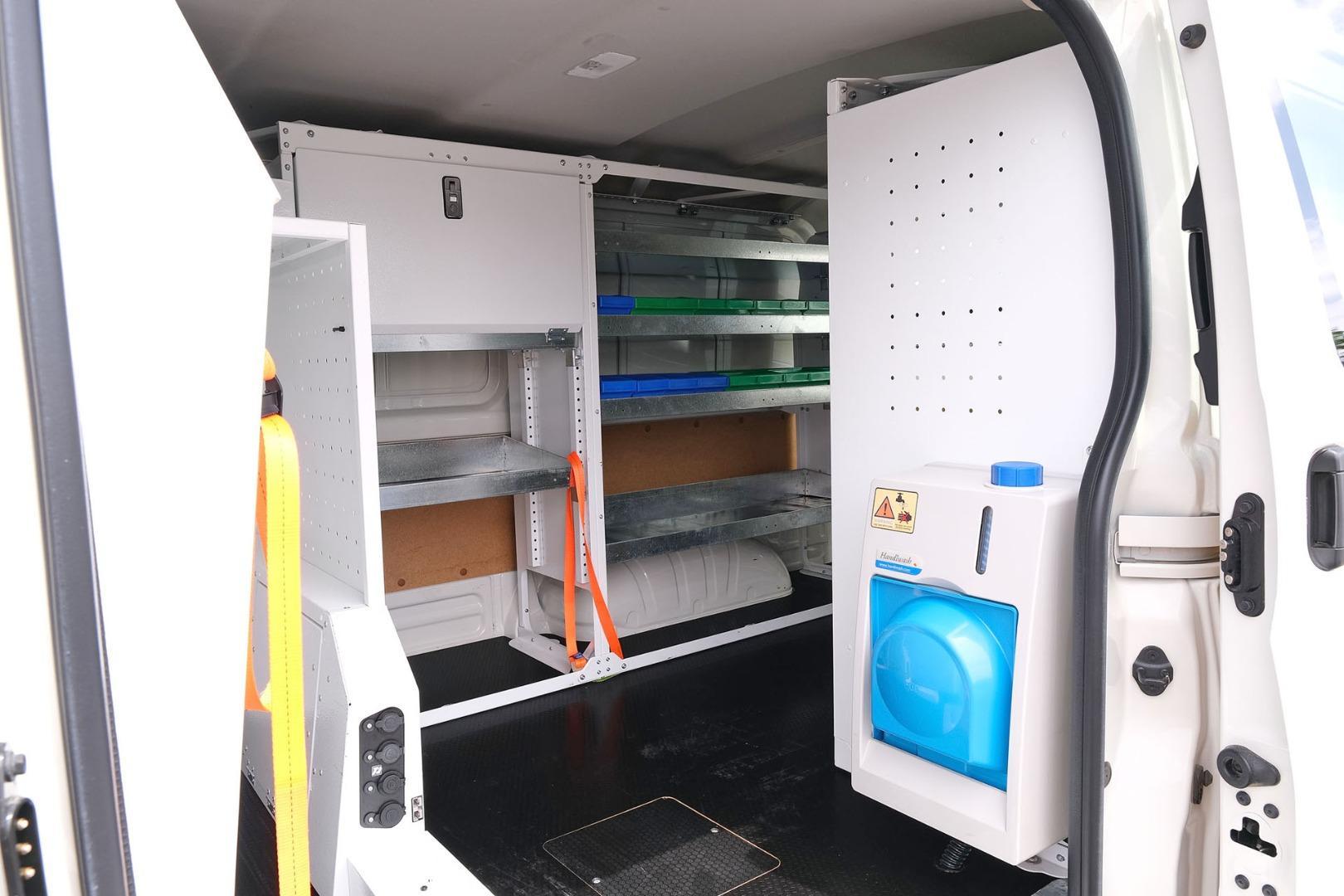 Toyota Hiace image 3