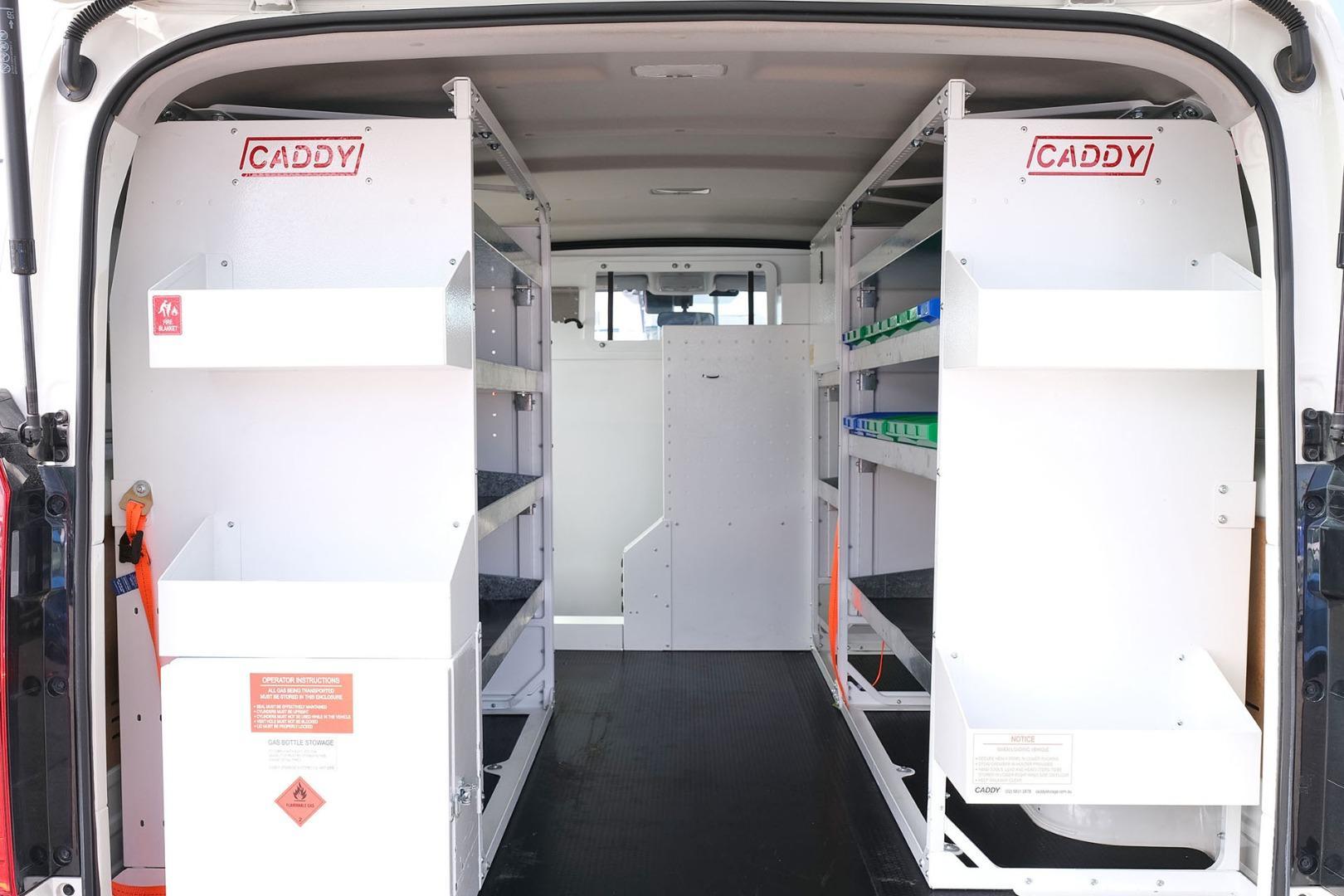 Toyota Hiace image 2