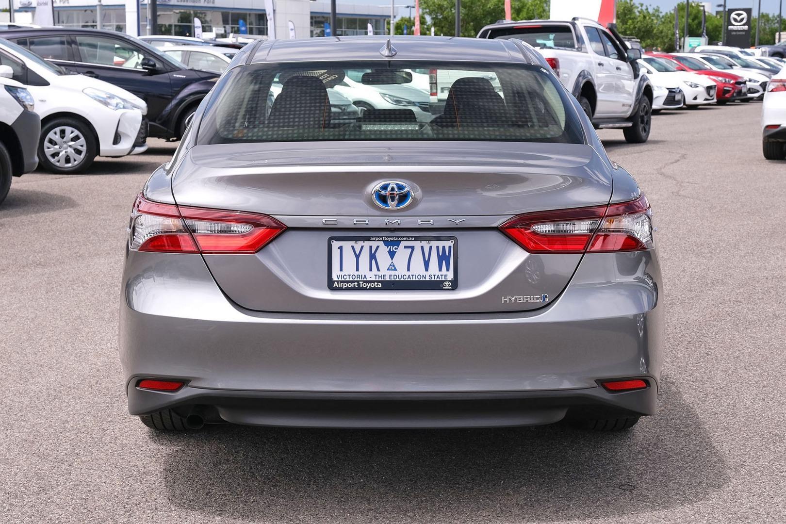 Toyota Camry image 4
