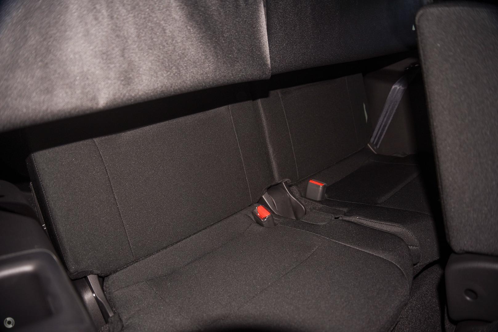 Mitsubishi Outlander image 2