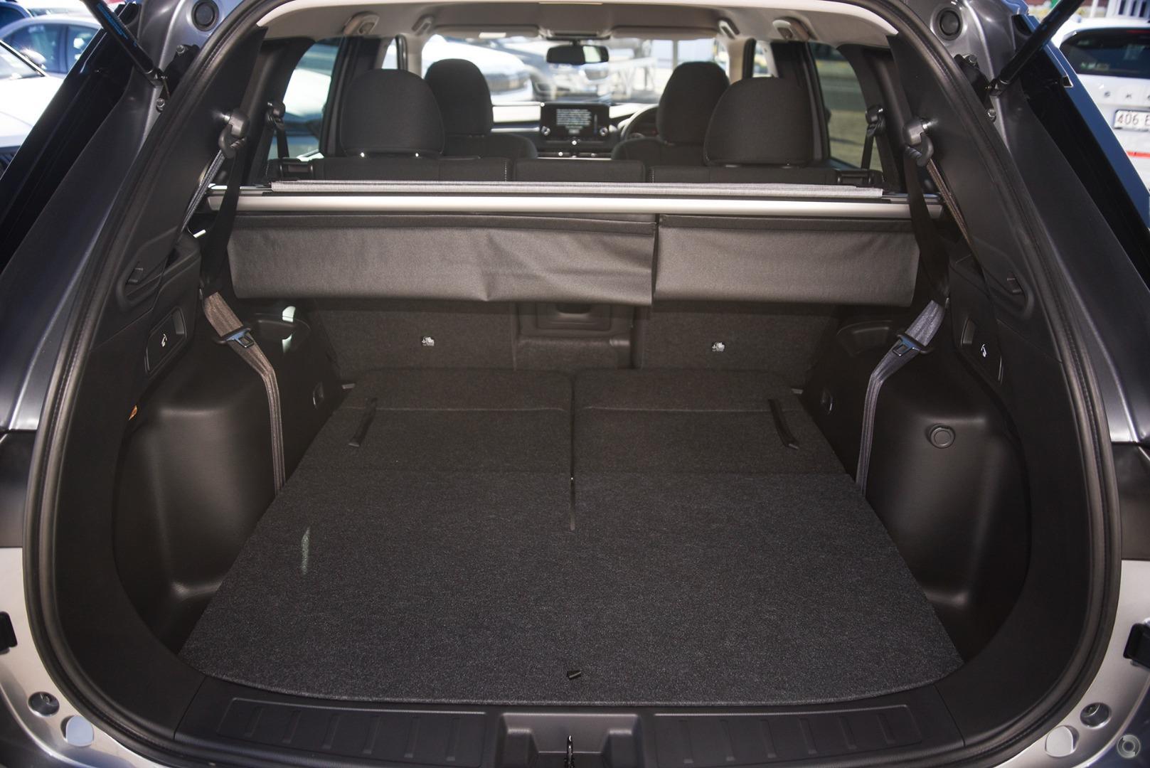 Mitsubishi Outlander image 3