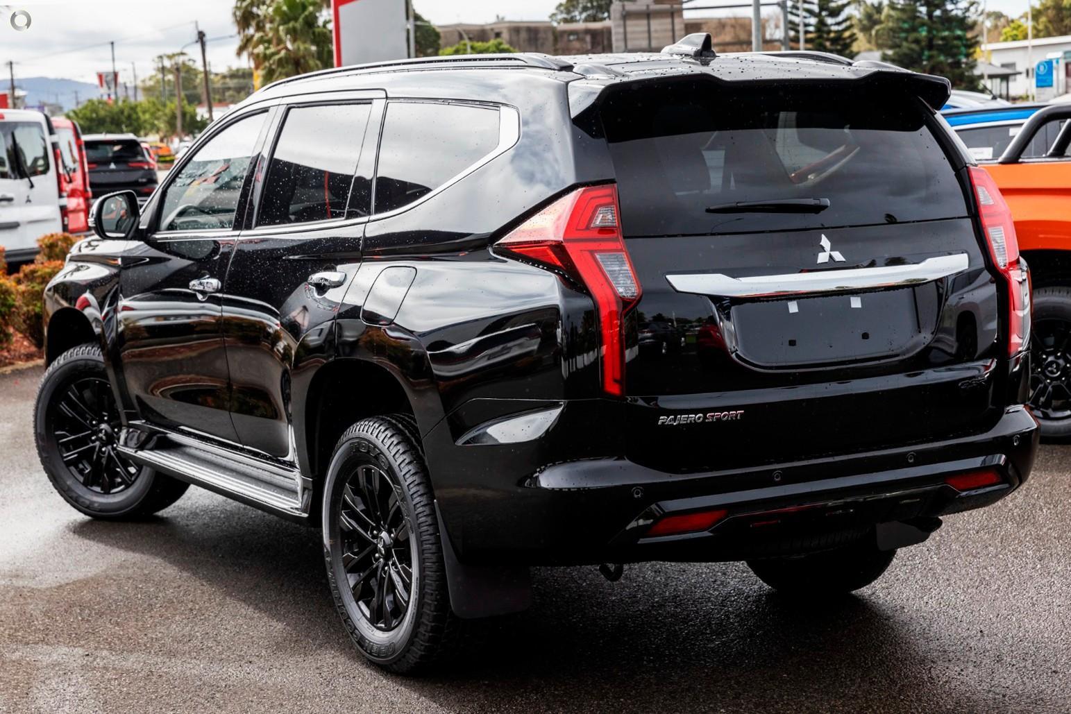 Mitsubishi Pajero Sport image 3