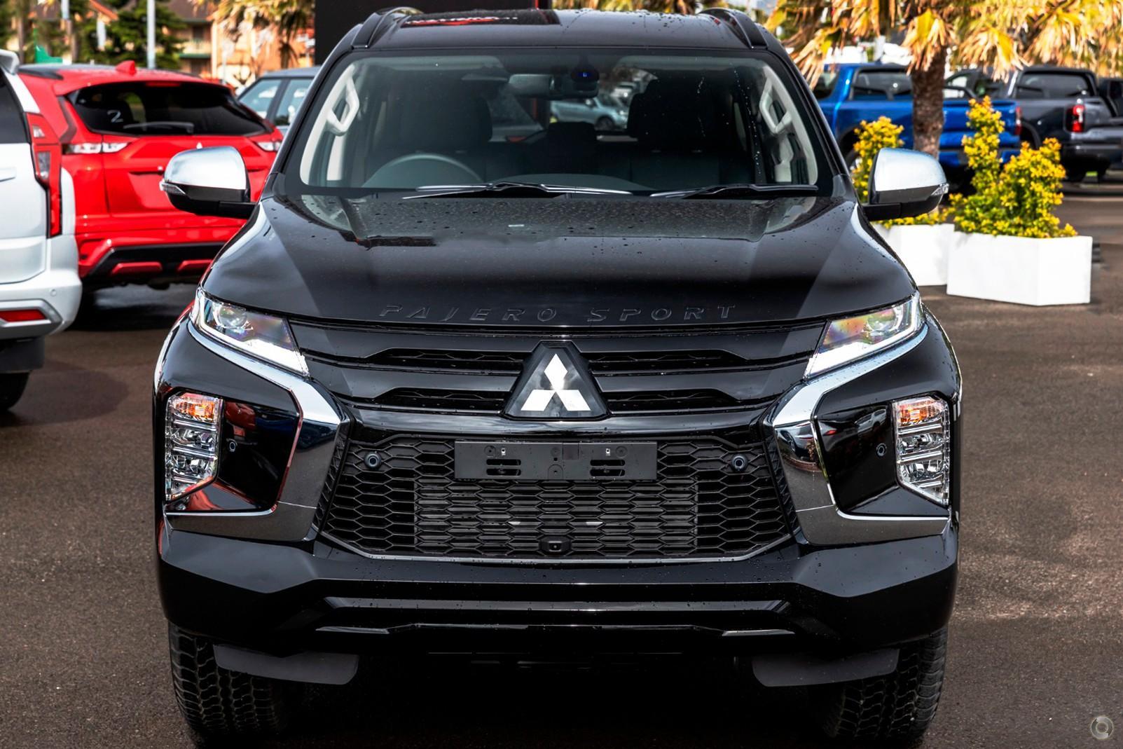 Mitsubishi Pajero Sport image 1