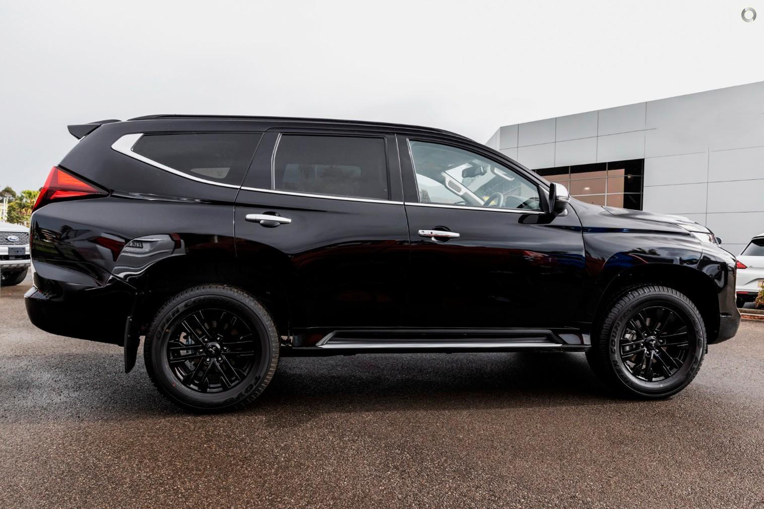 Mitsubishi Pajero Sport image 4