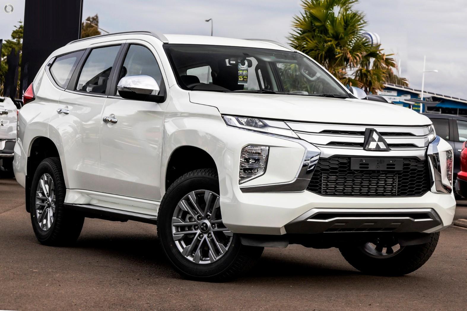 Mitsubishi Pajero Sport image 1