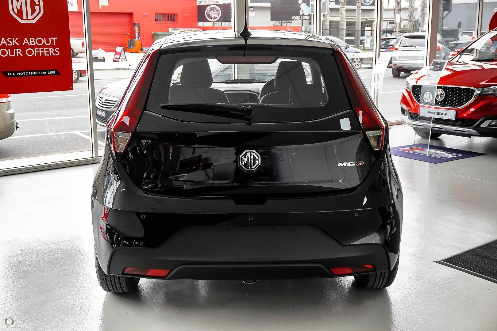 MG Mg3 image 2