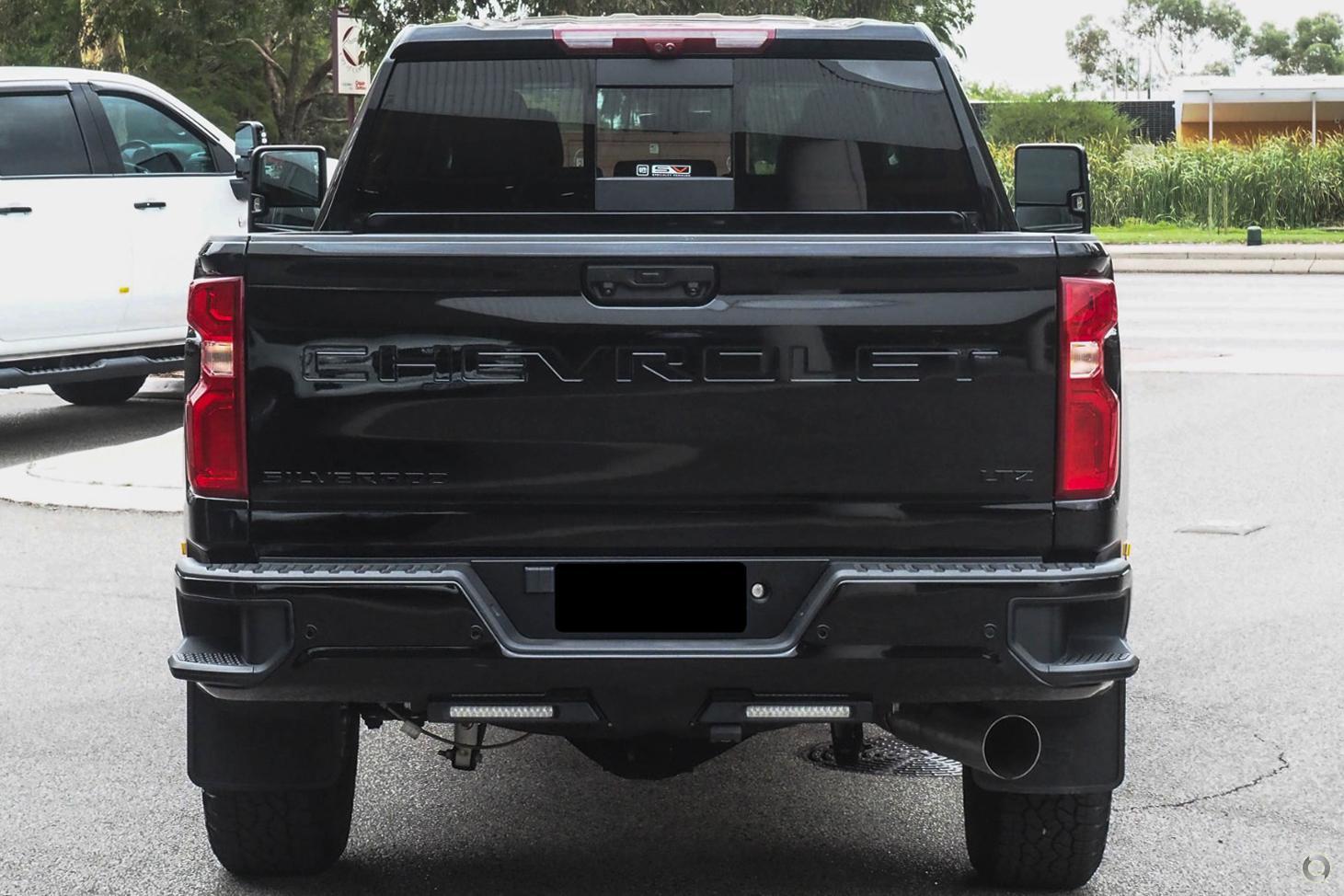 Chevrolet Silverado image 3