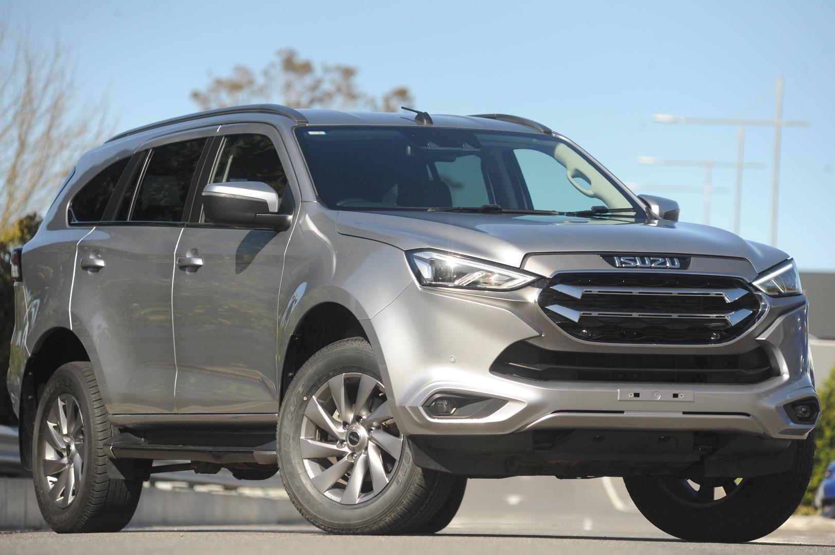 Isuzu Mu-x image 1