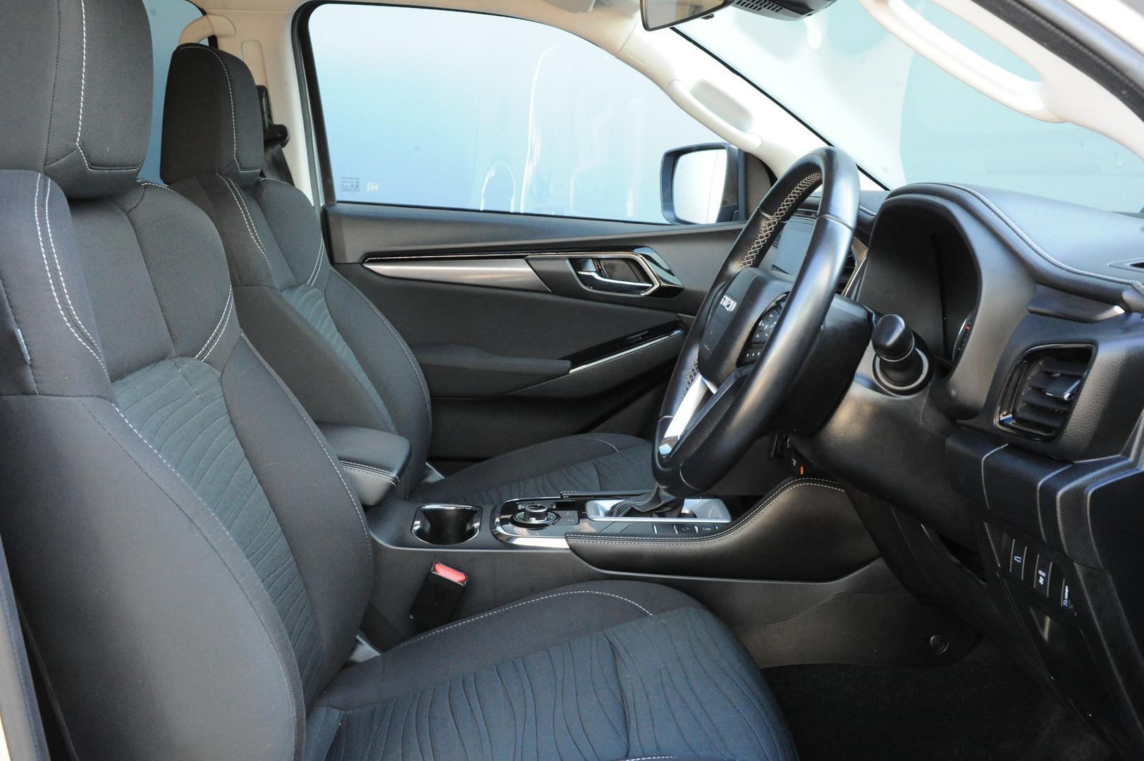 Isuzu Mu-x image 2