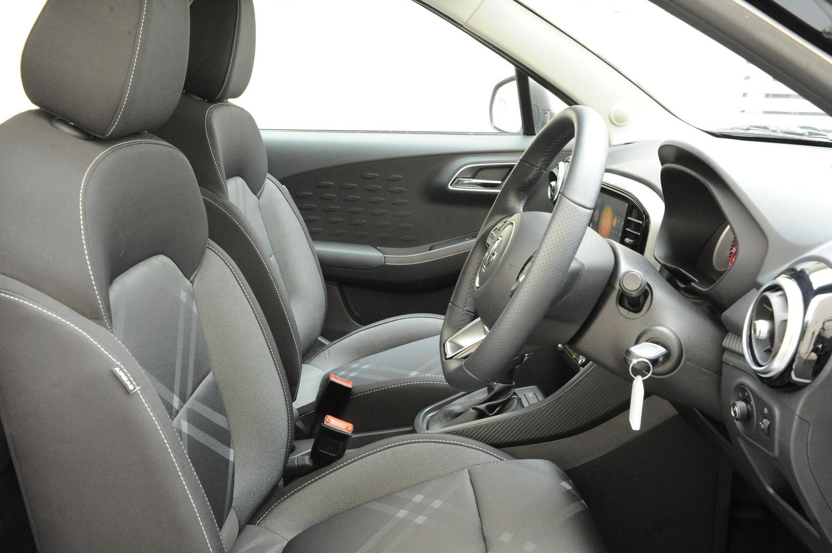 MG Mg3 image 2