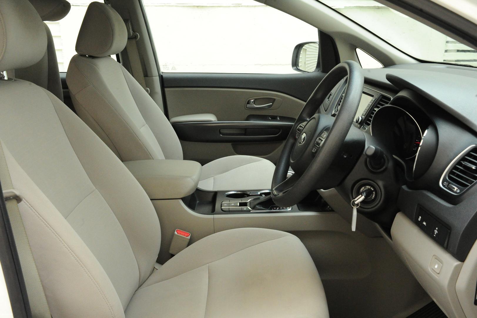 Kia Carnival image 2