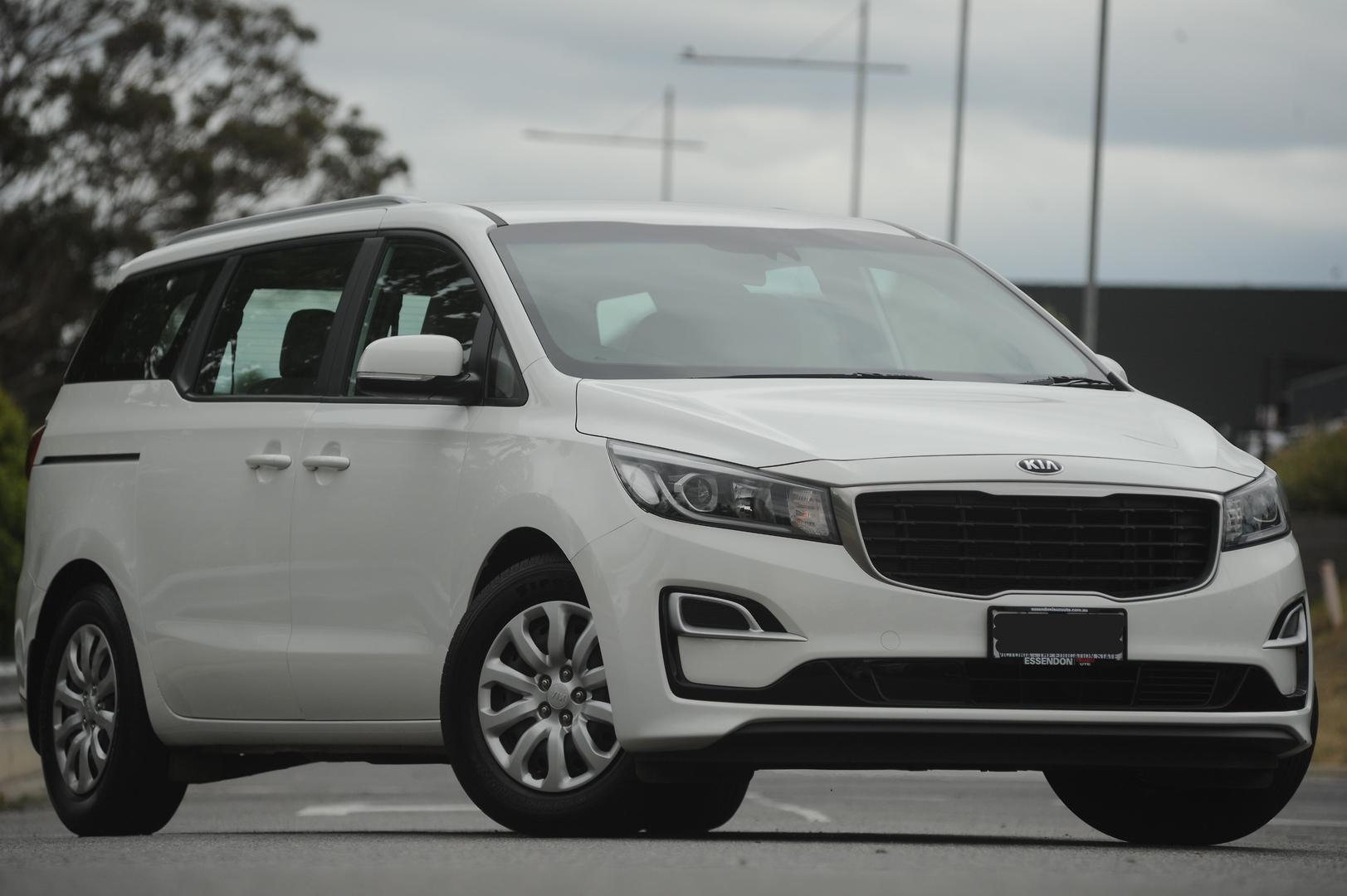 Kia Carnival image 1