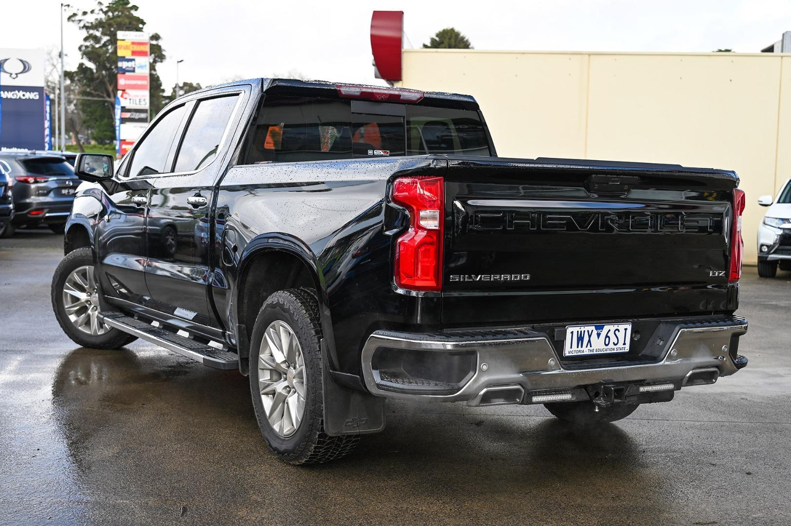 Chevrolet Silverado image 3