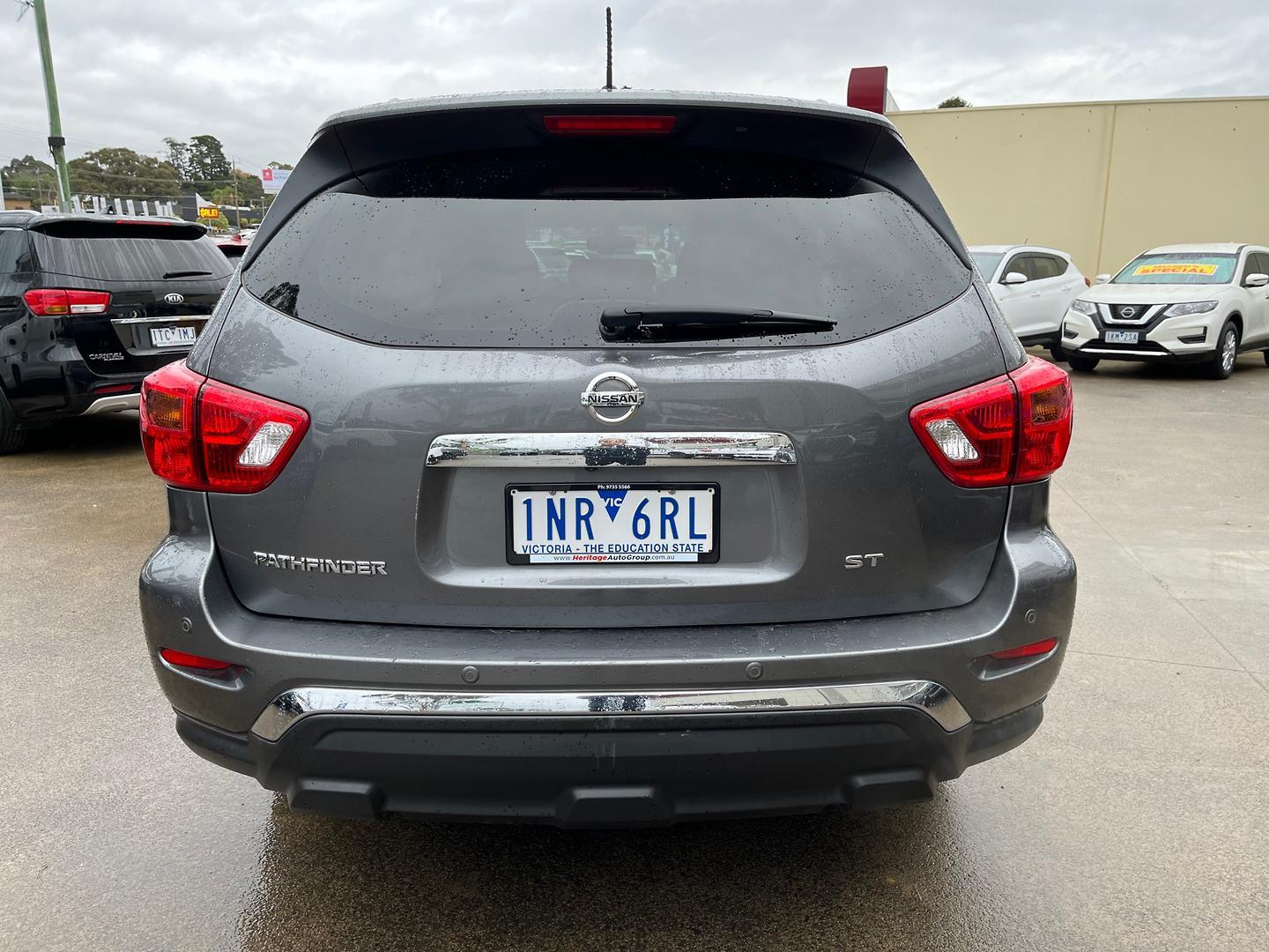 Nissan Pathfinder image 3