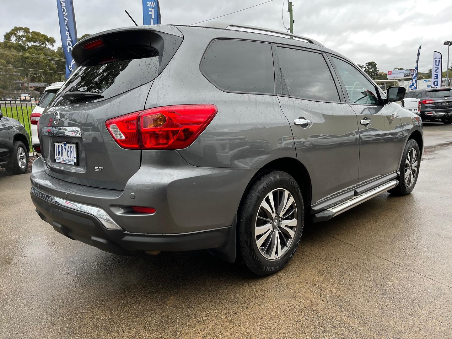 Nissan Pathfinder image 2