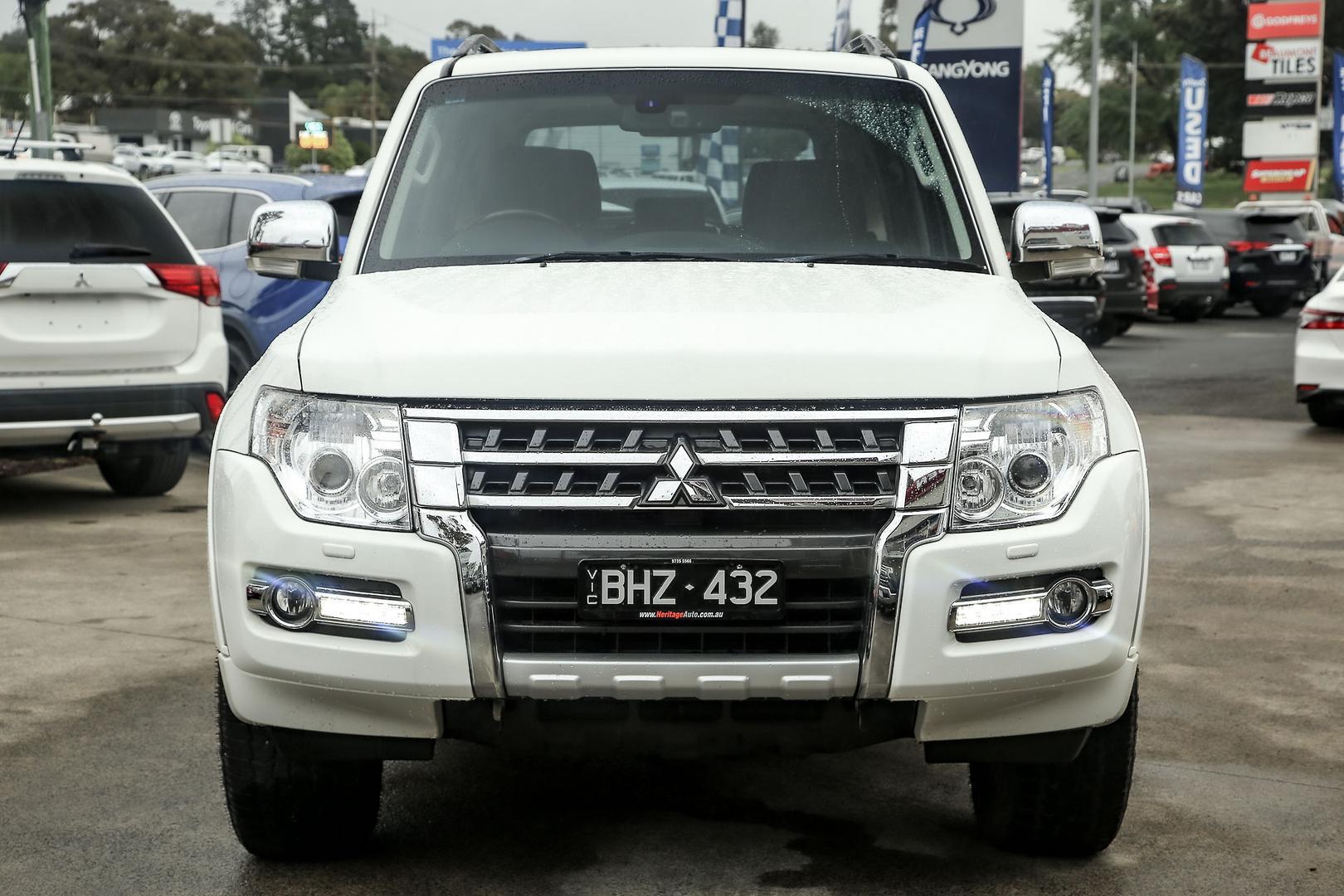 Mitsubishi Pajero image 2