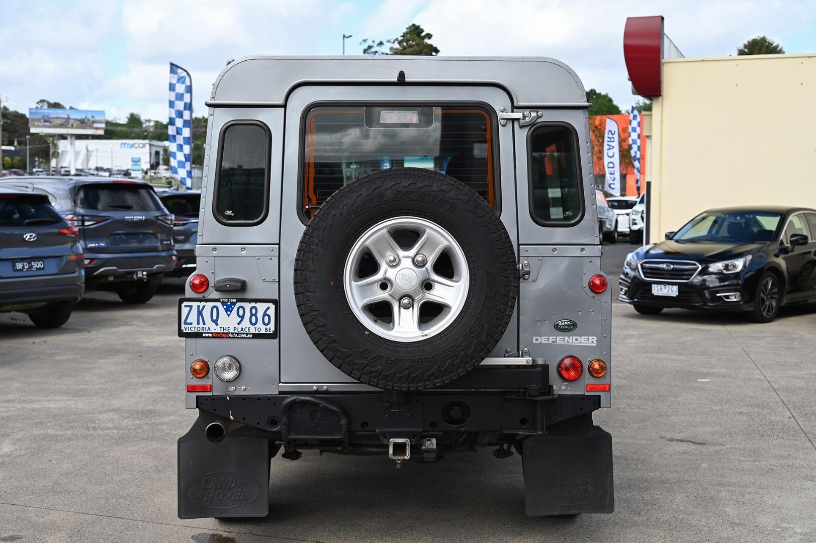 Land Rover Defender image 4