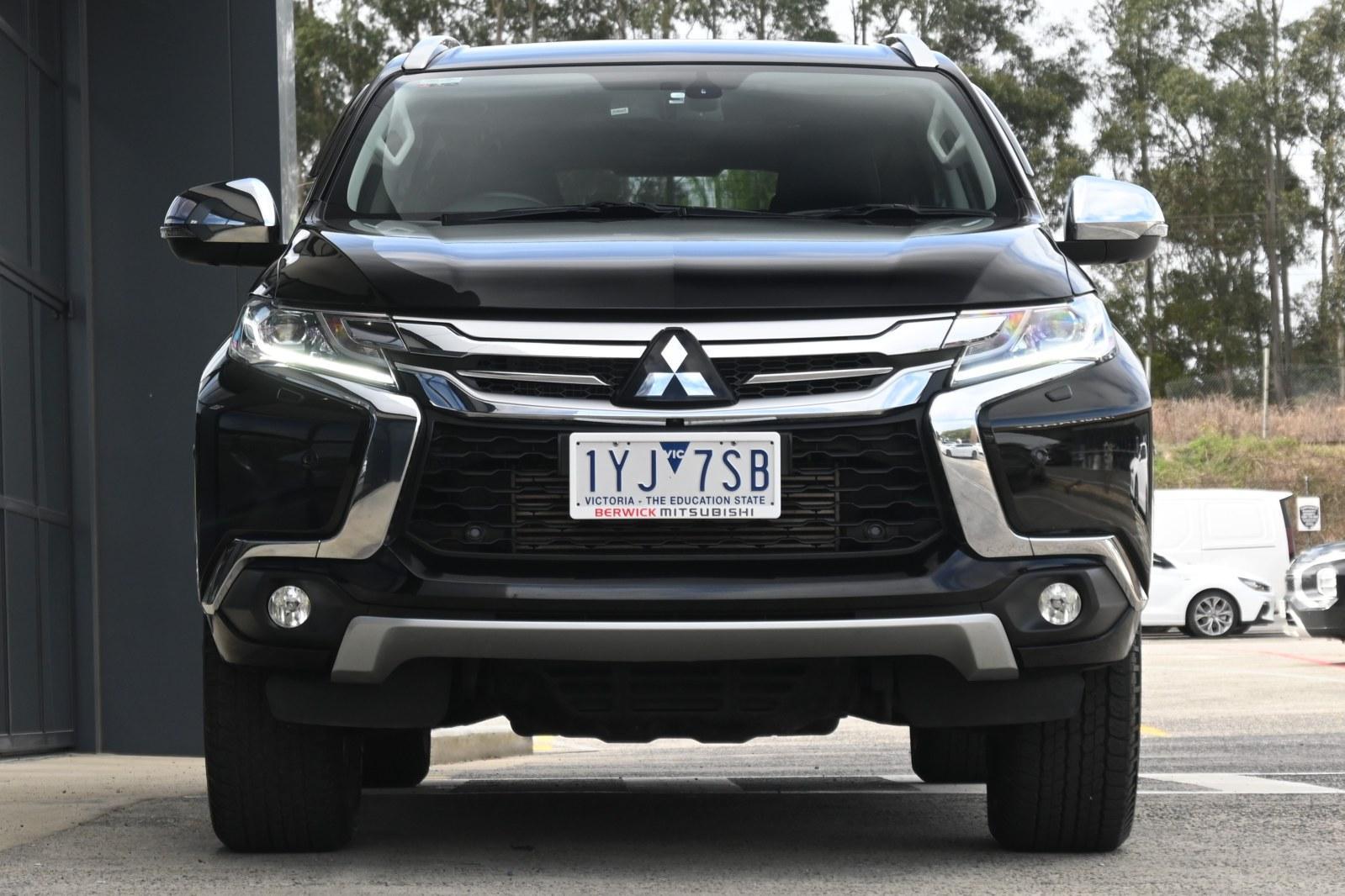 Mitsubishi Pajero Sport image 2