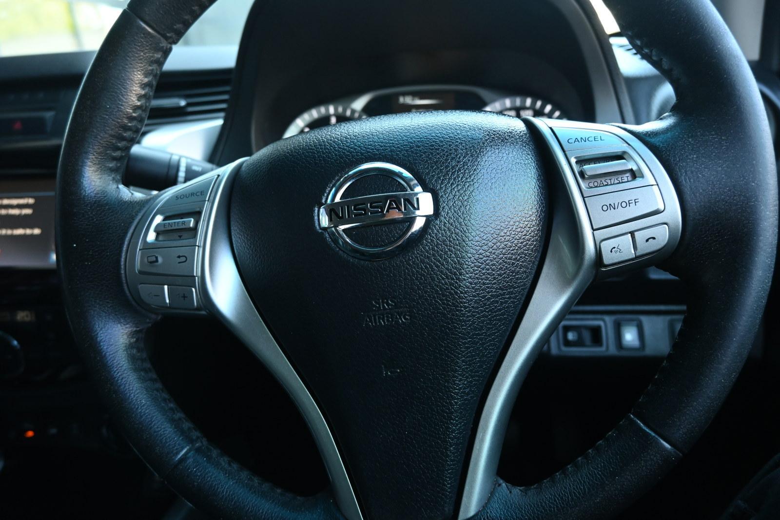 Nissan Navara image 4