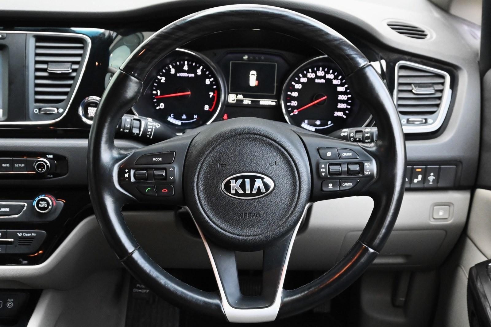 Kia Carnival image 4