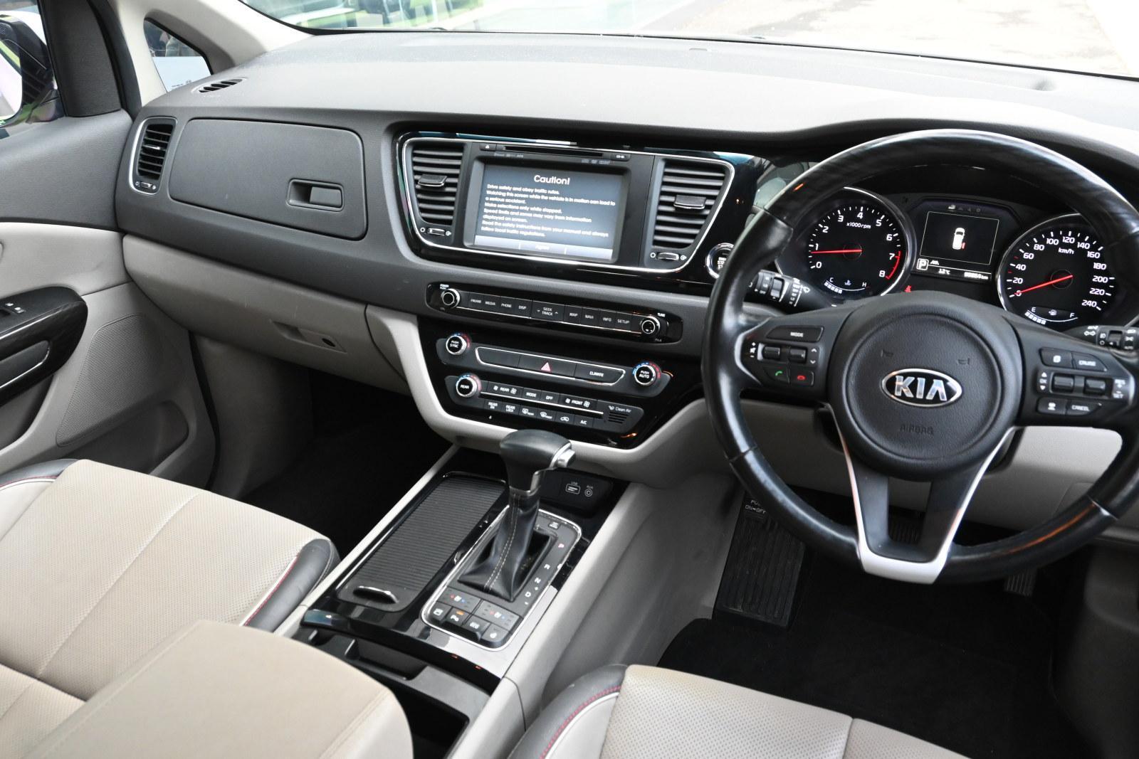 Kia Carnival image 3