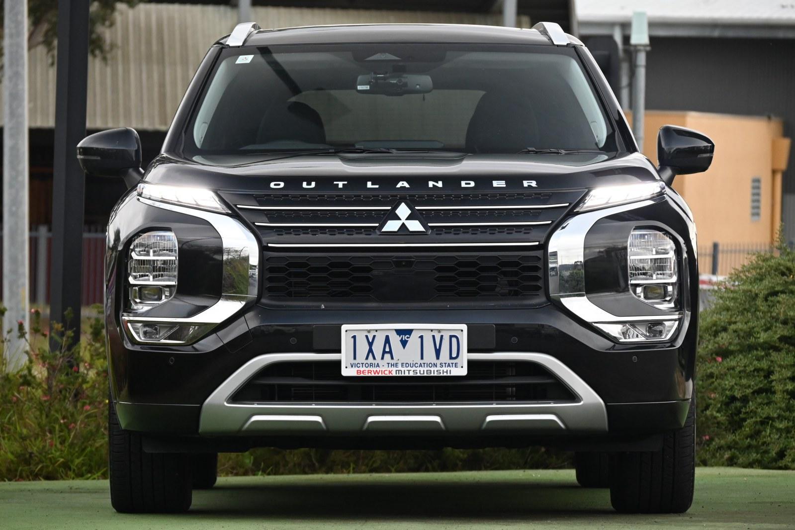 Mitsubishi Outlander image 3