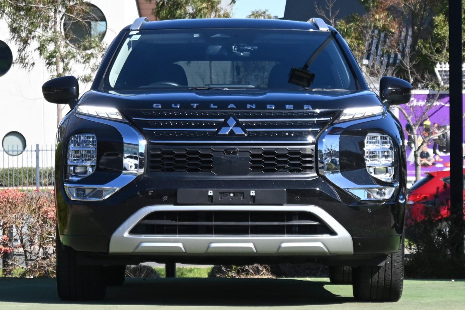 Mitsubishi Outlander image 2