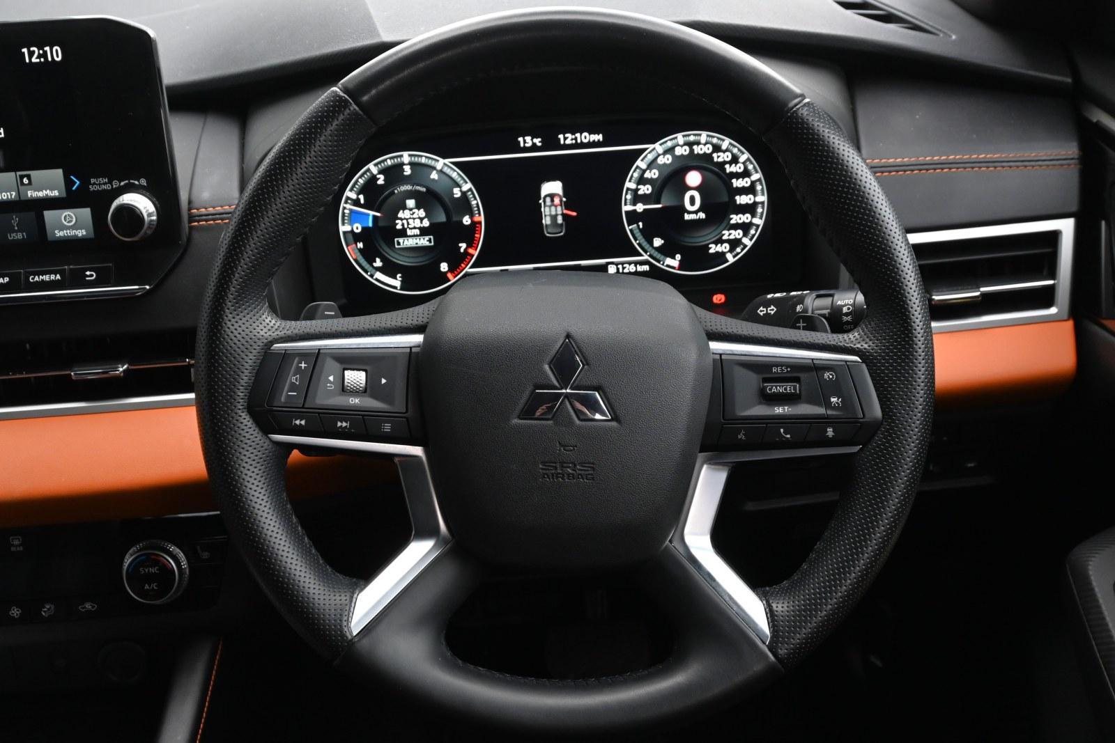 Mitsubishi Outlander image 4