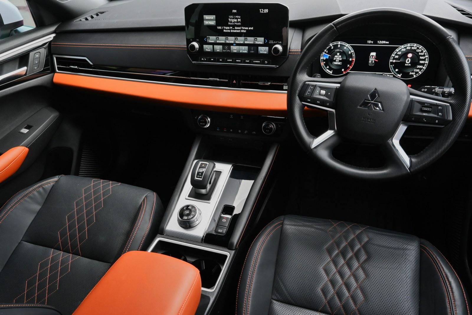 Mitsubishi Outlander image 3