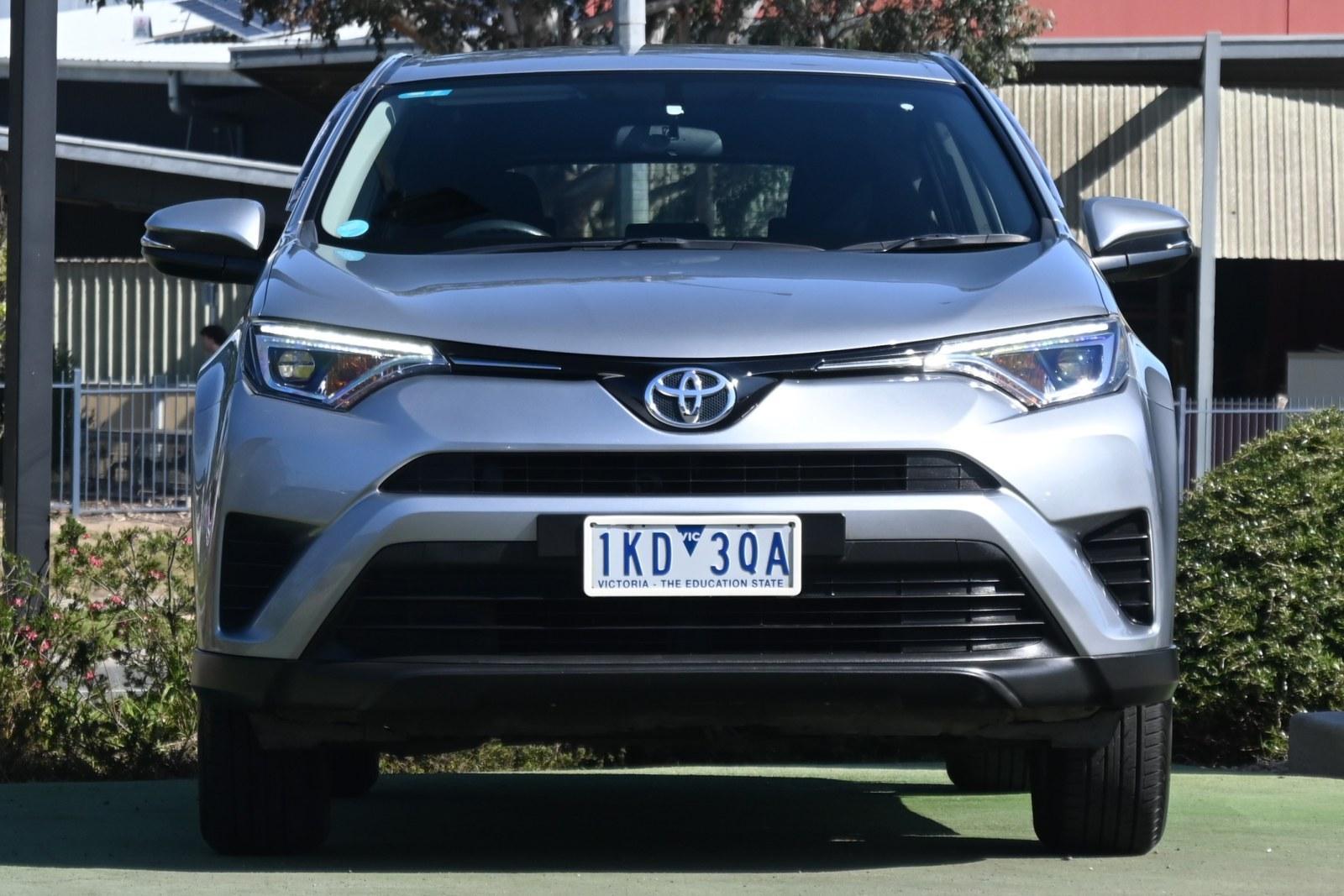 Toyota Rav4 image 2