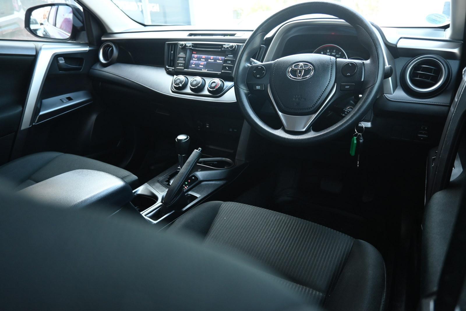 Toyota Rav4 image 3