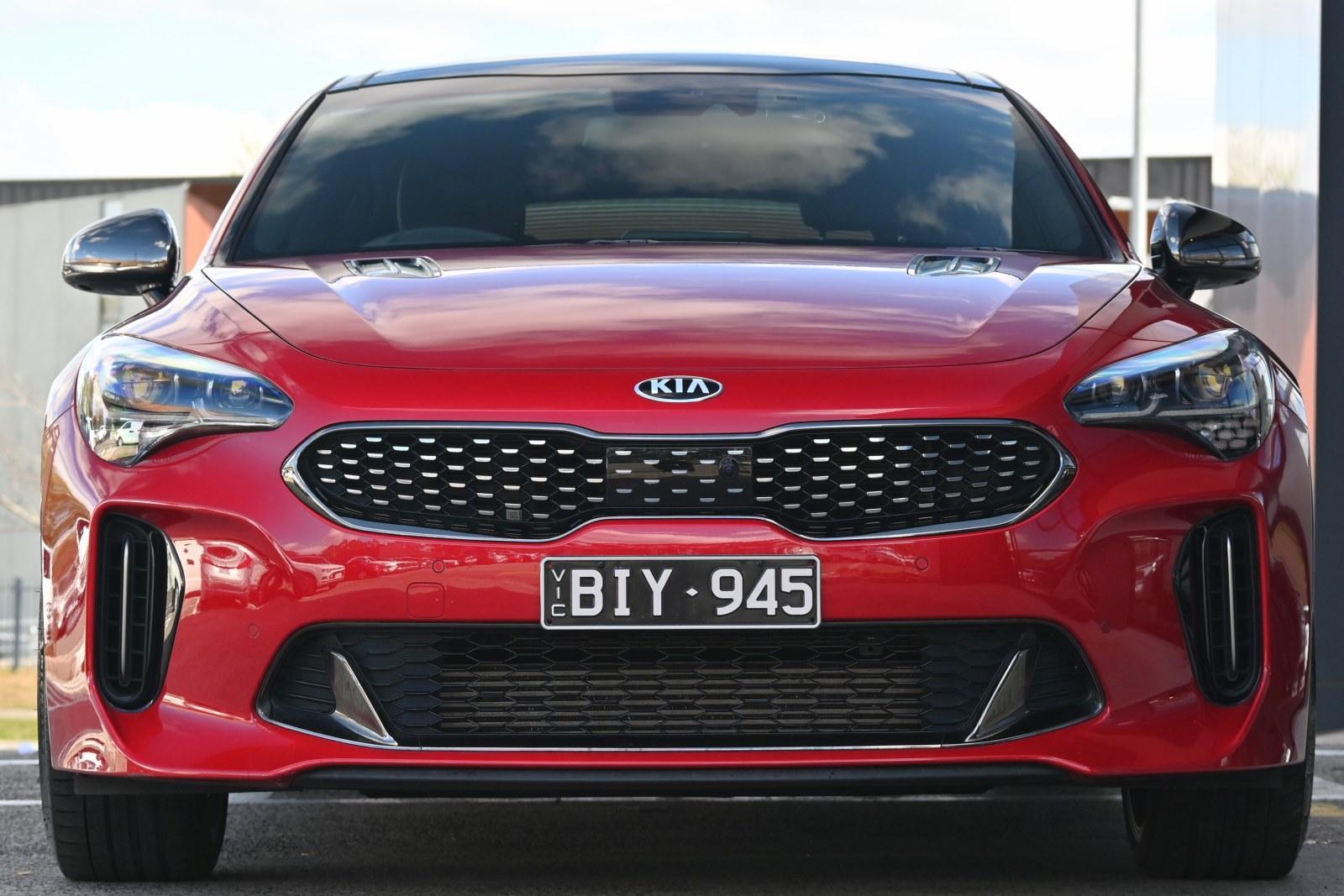 Kia Stinger image 2