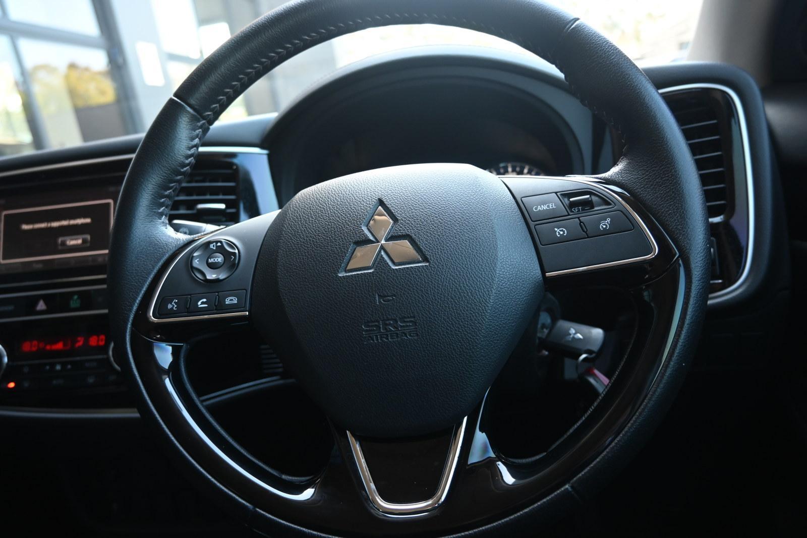 Mitsubishi Outlander image 4