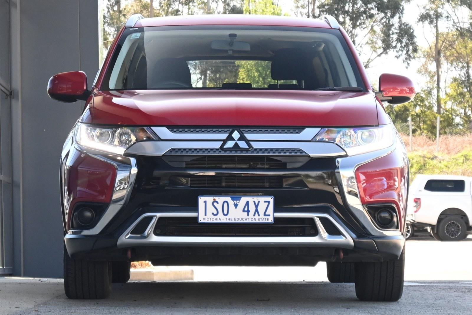 Mitsubishi Outlander image 2