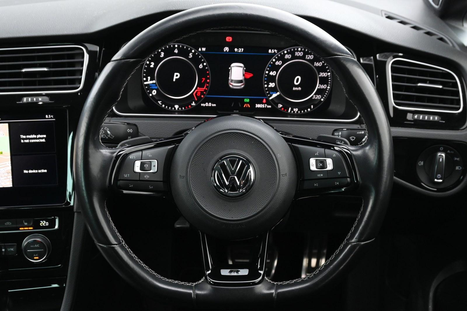 Volkswagen Golf image 4