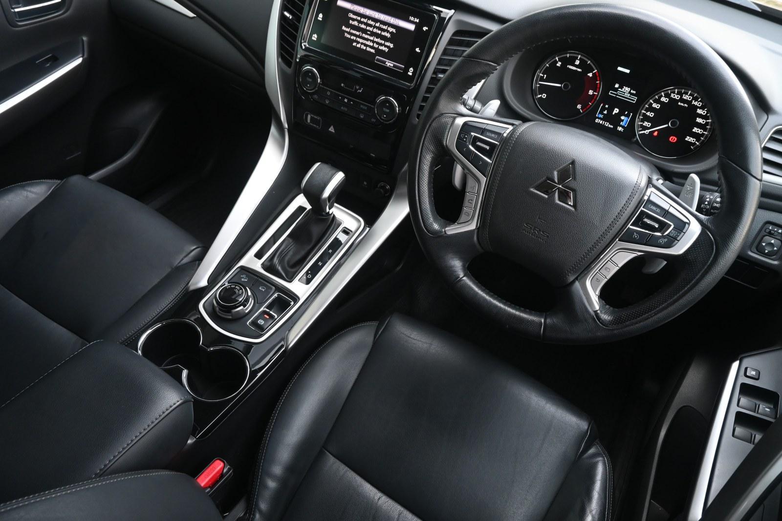 Mitsubishi Pajero Sport image 3