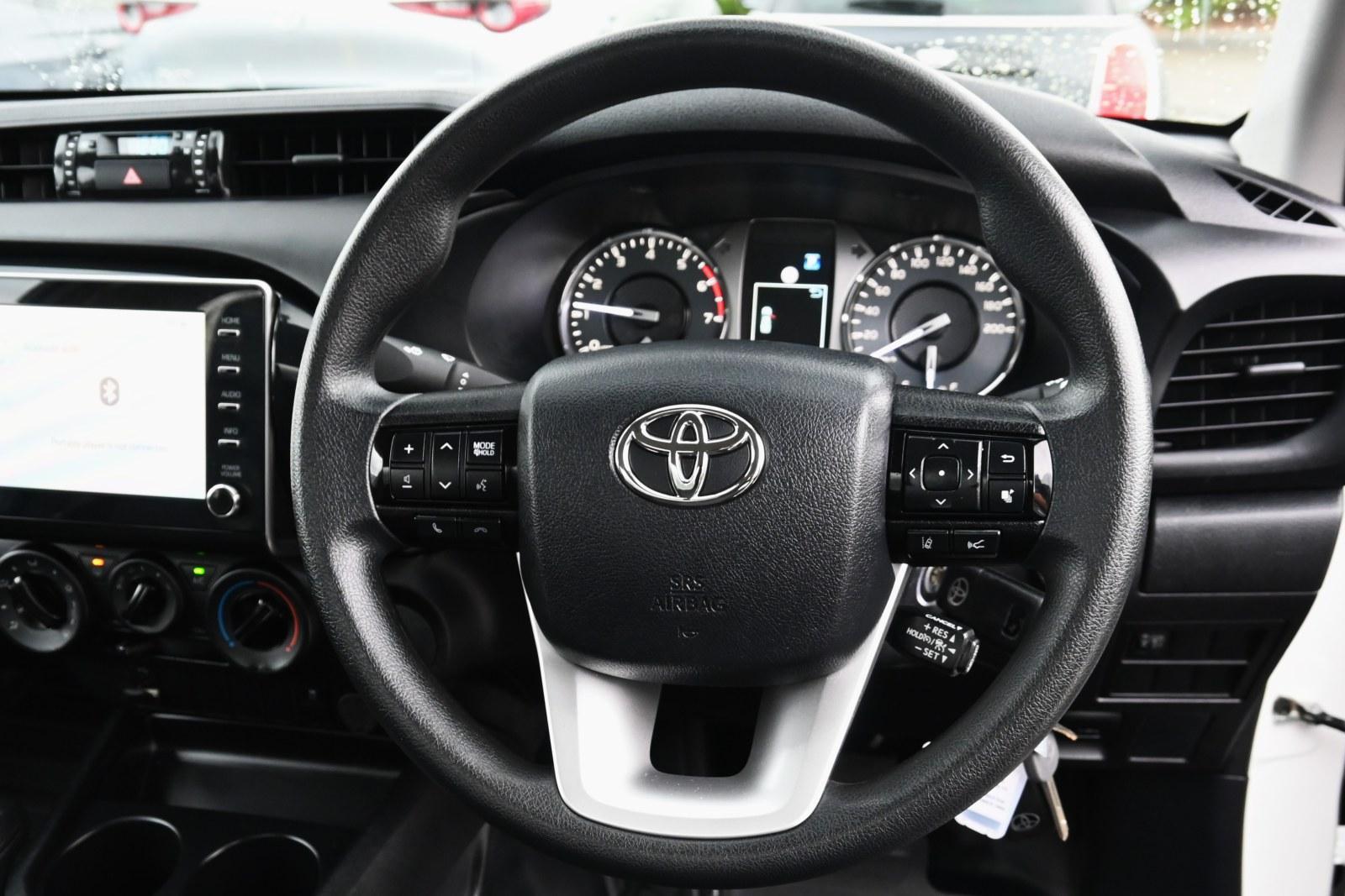 Toyota Hilux image 4