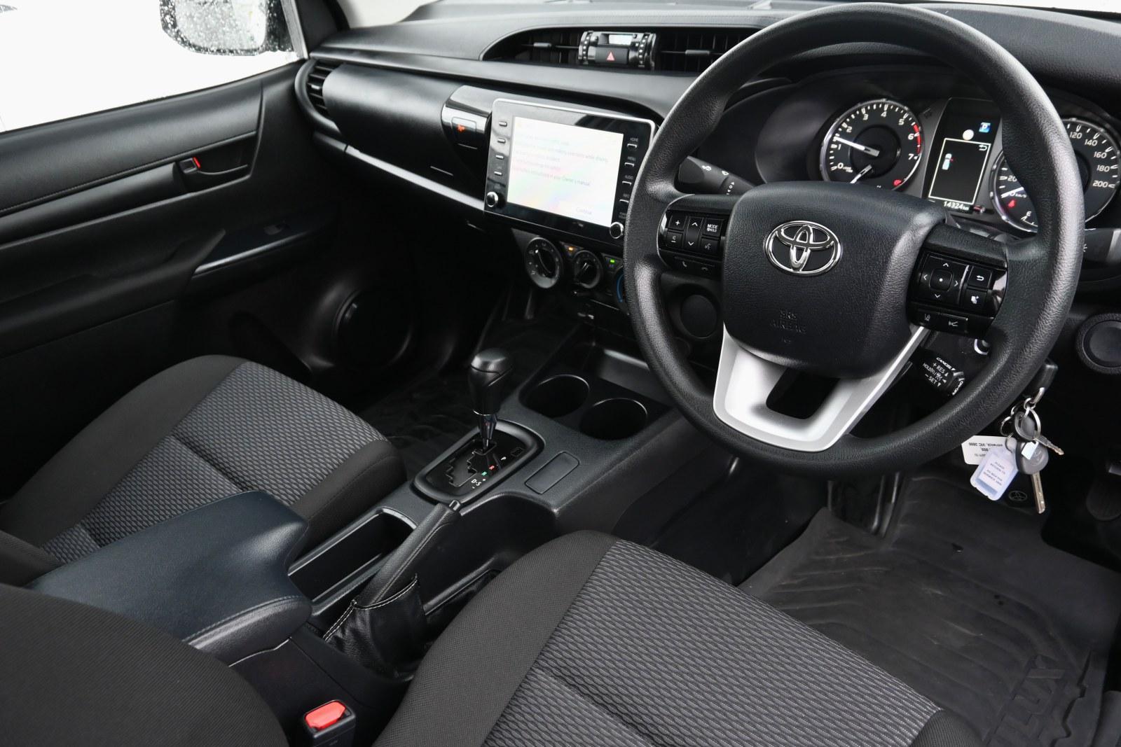 Toyota Hilux image 3