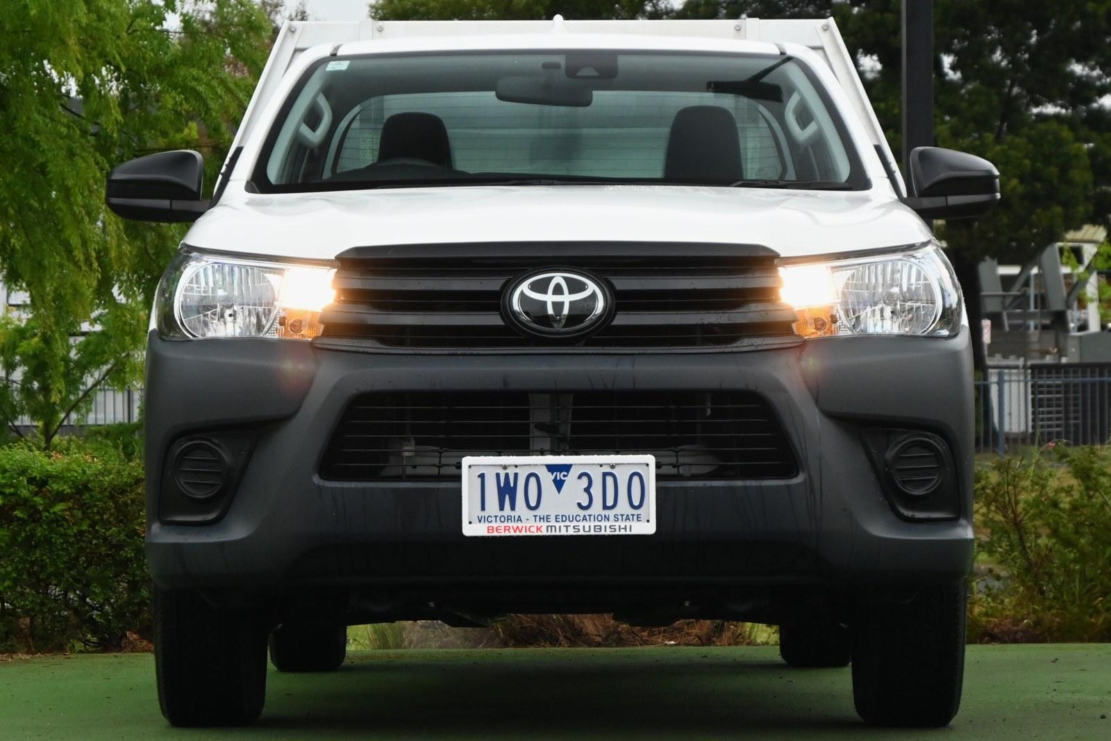 Toyota Hilux image 2