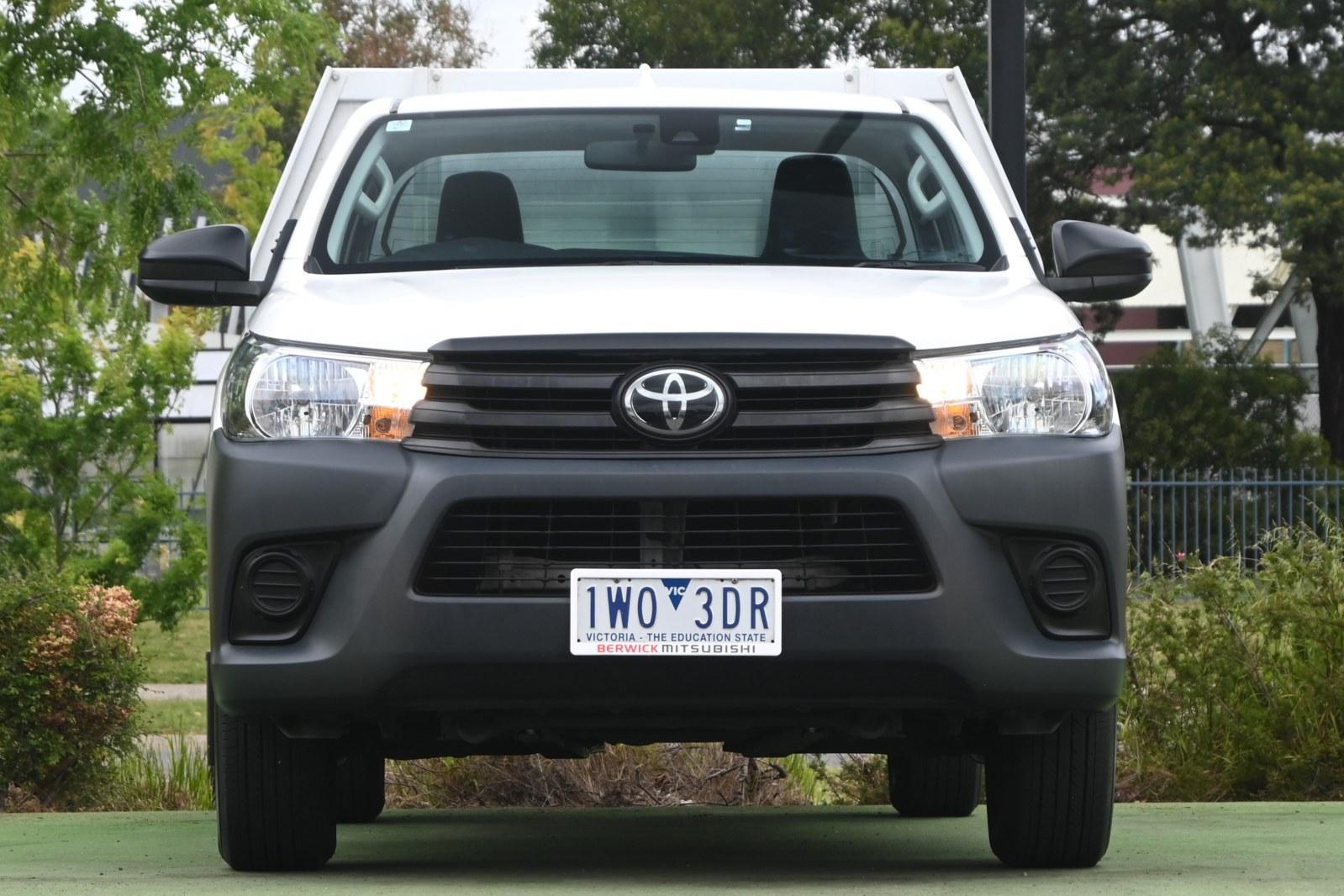 Toyota Hilux image 2