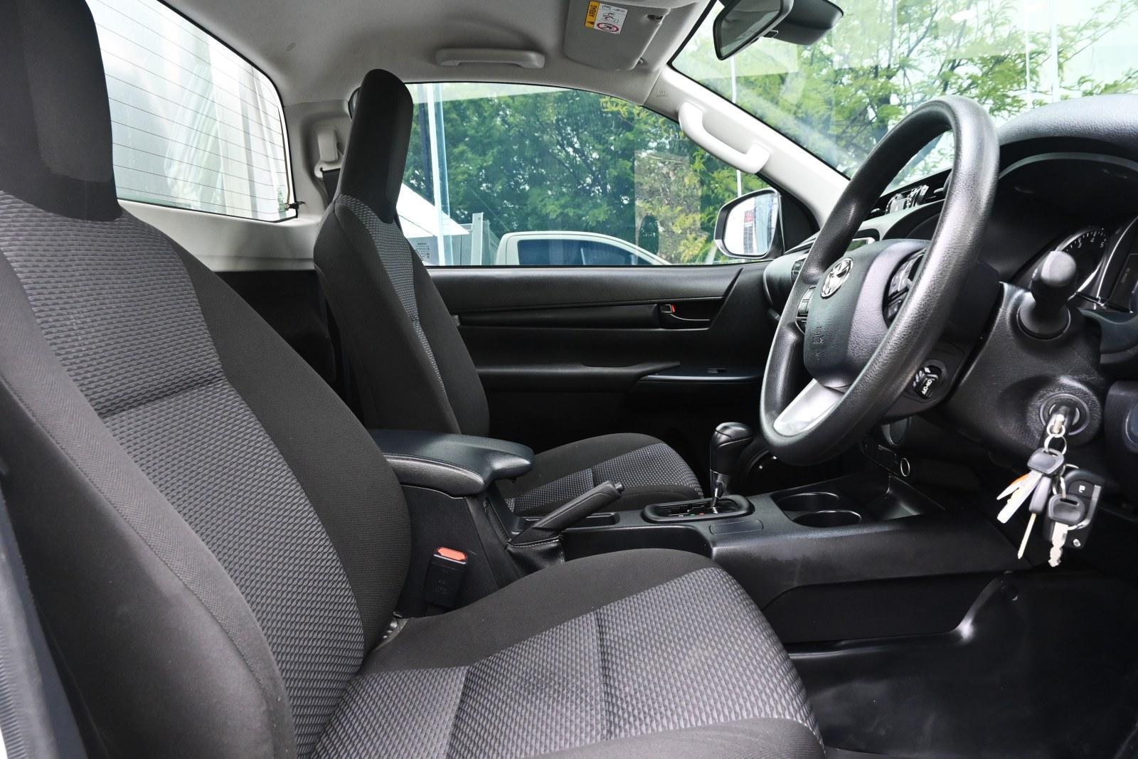 Toyota Hilux image 3