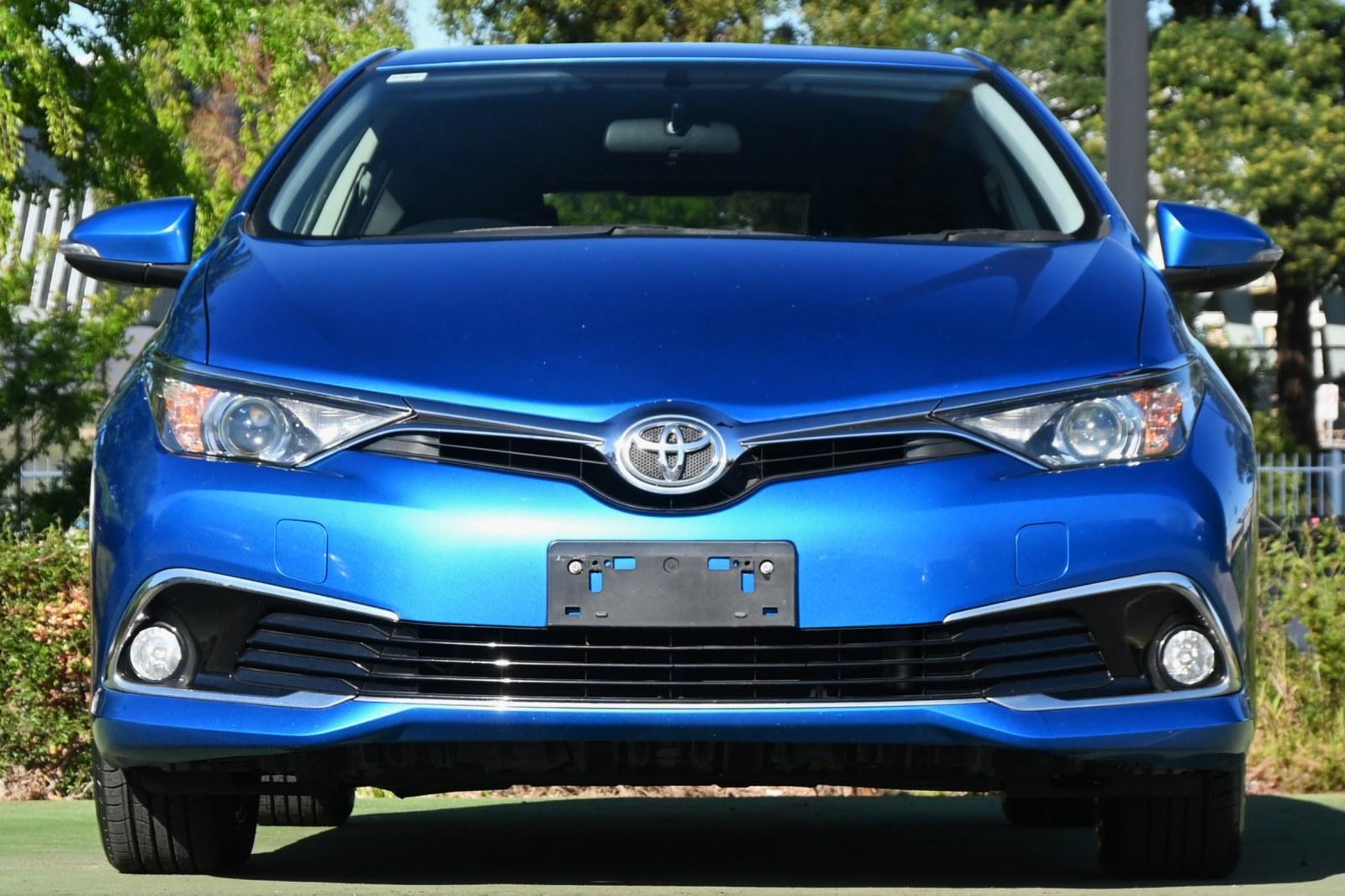 Toyota Corolla image 2