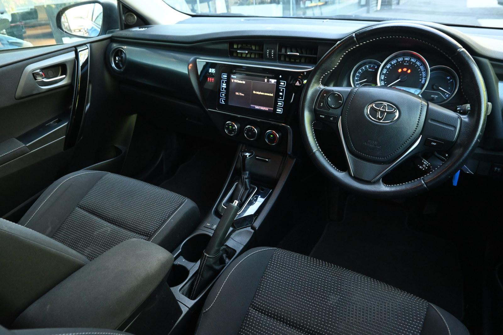 Toyota Corolla image 3