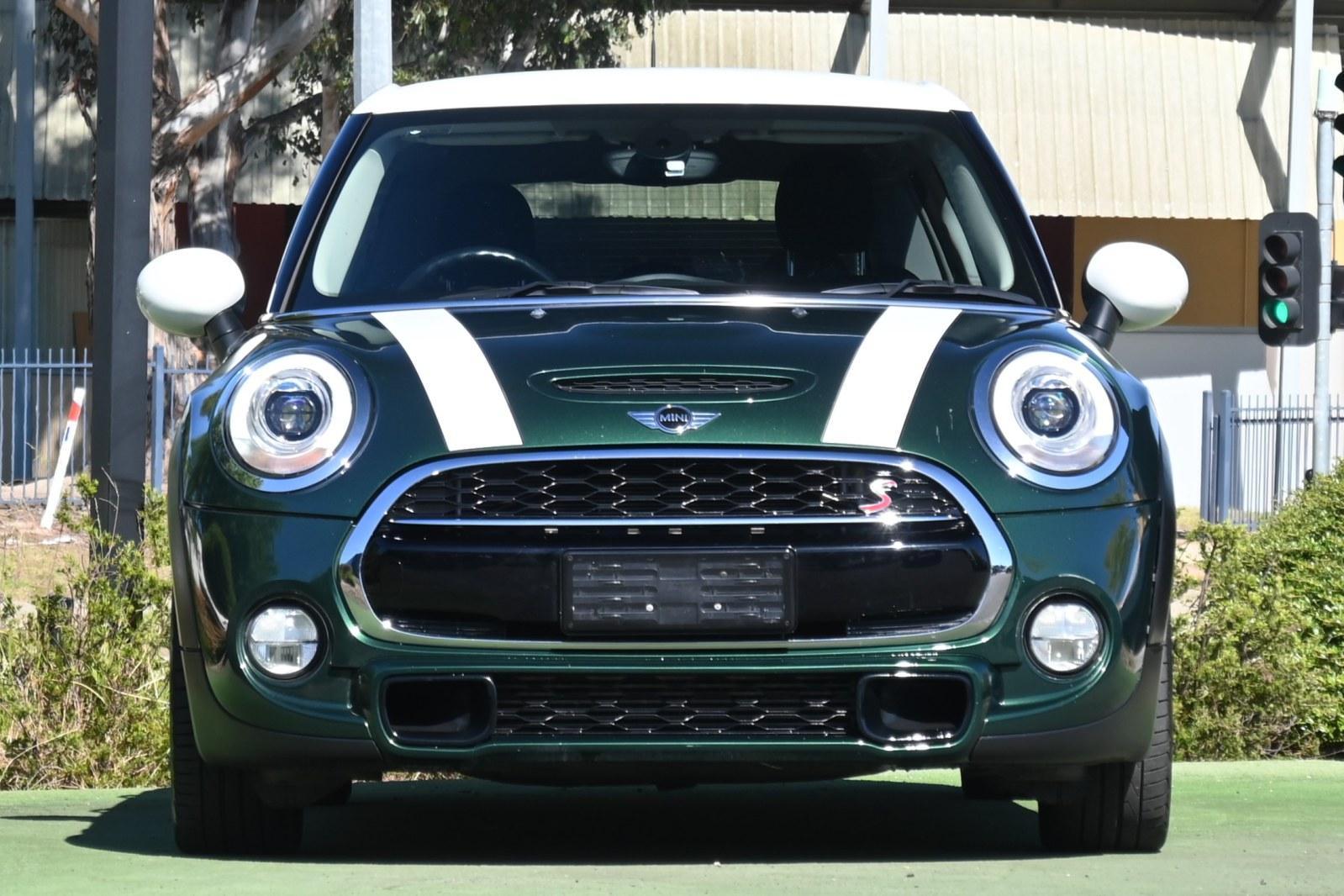 Mini Hatch image 2